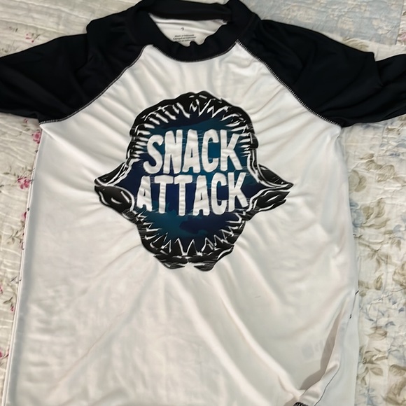 Swim trunks and rash guard - Picture 4 of 5